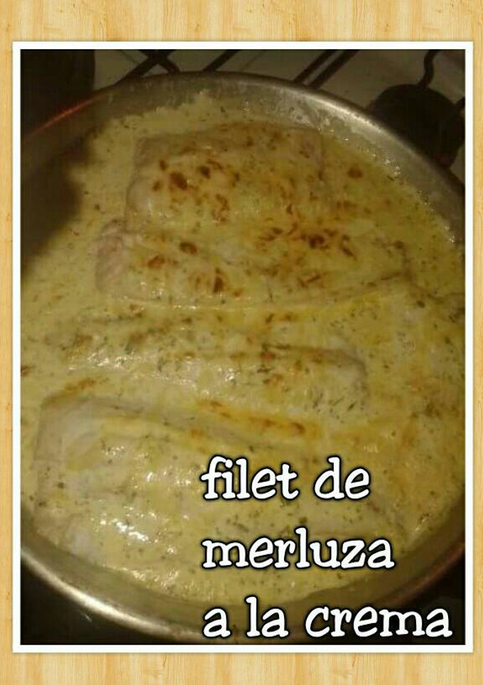 Una foto de Filet de merluza al horno con crema