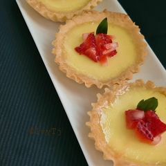 A picture of Strawberry Lemon Tart.