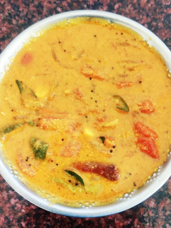 கேரளா டொமேட்டோ கறி (Kerala tomato curry recipe in tamil) செய்முறை முக்கிய புகைப்படம்