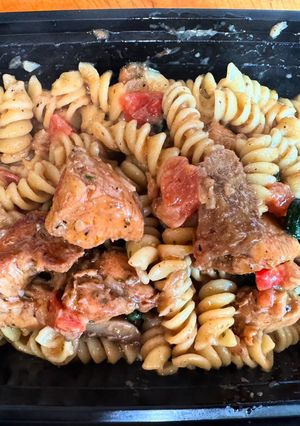 A picture of Creamy Garlic Chicken Pasta with Tomato Spinach & Mushrooms.
