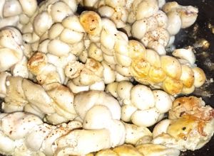 Una foto de Chunchules dorados al sartén