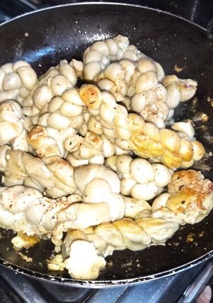 Una foto de Chunchules dorados al sartén