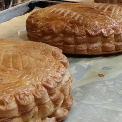 A picture of Iz's Galette des Rois.