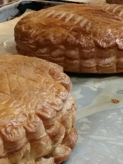A picture of Iz's Galette des Rois.