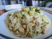 Une photo de pâtes au pesto