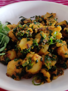 આલુ મેથી (Aloo Methi Recipe In Gujarati) રેસીપી મુખ્ય ફોટો