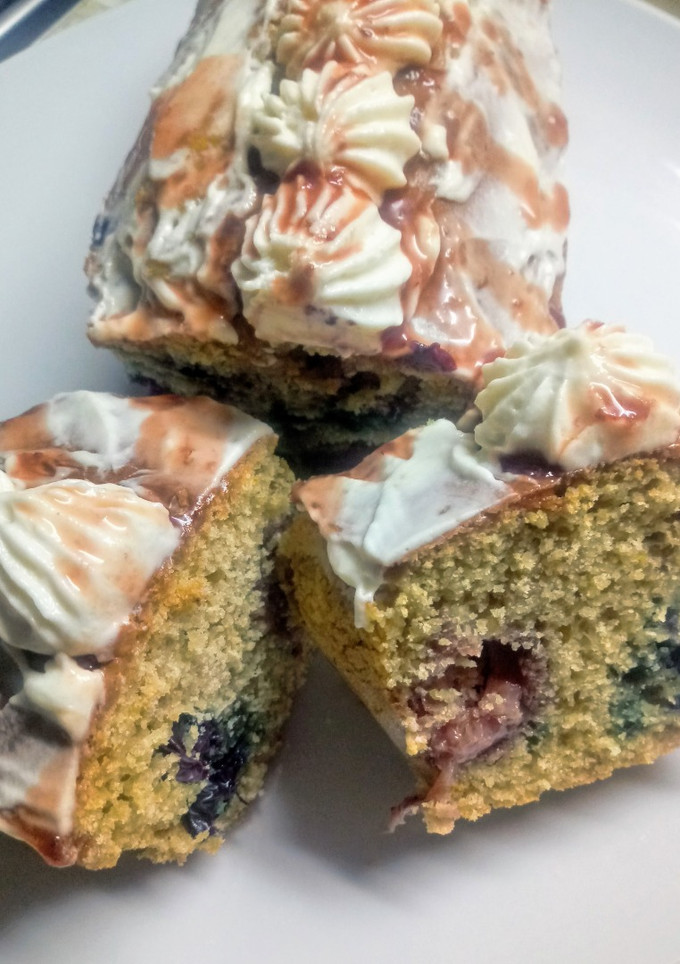 Una foto de Budín Saludable con Arándanos y Frutillas