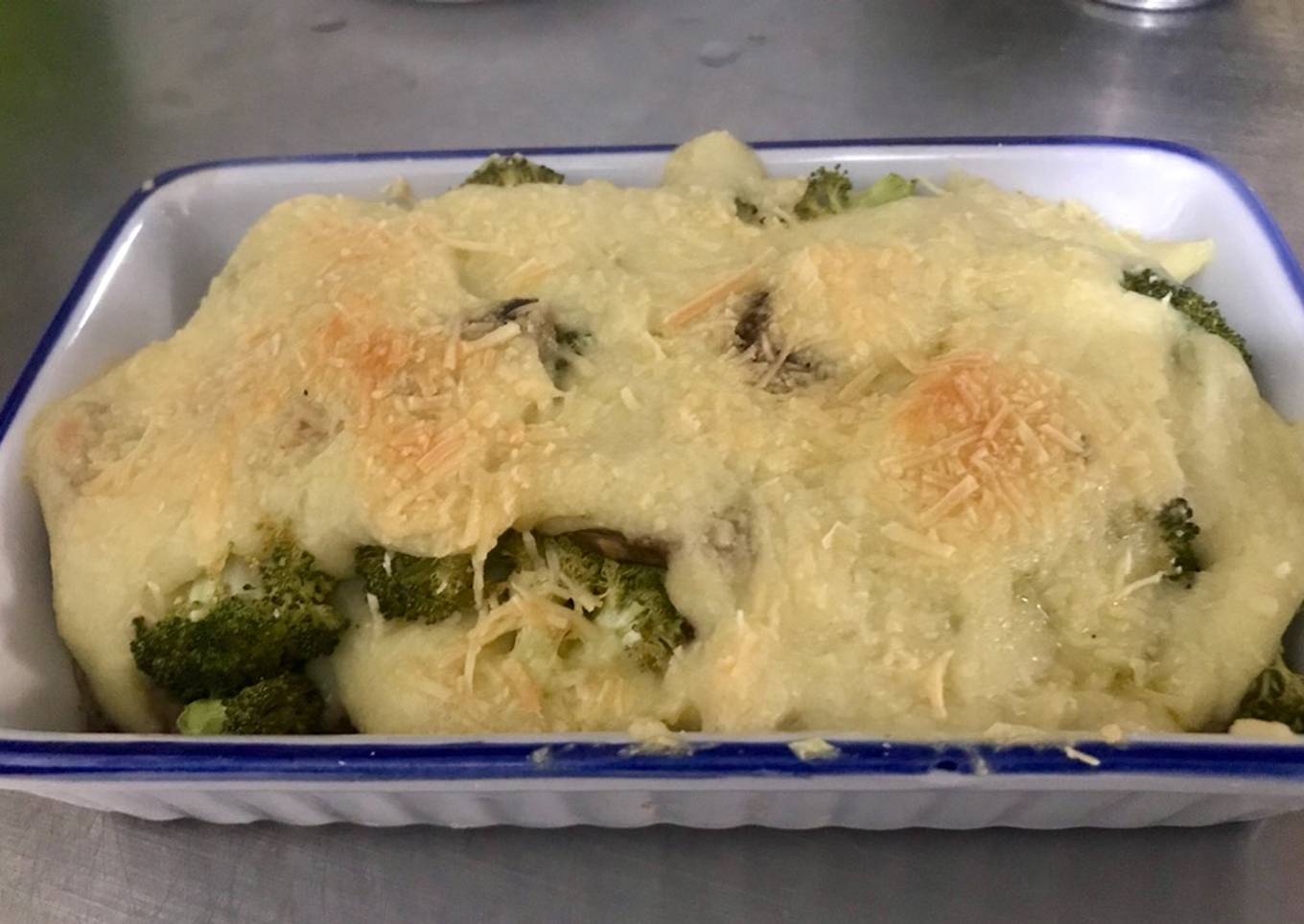 Brócoli con champiñones y bechamel