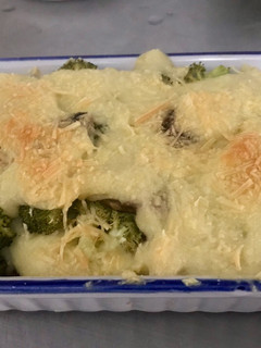 Una foto de Brócoli con champiñones y bechamel