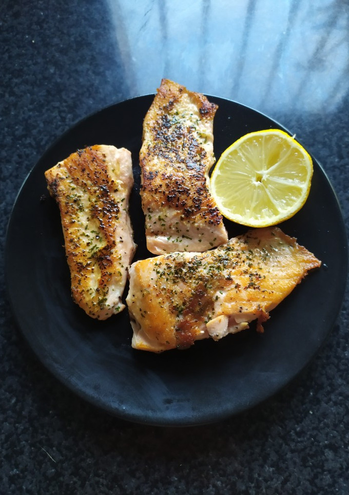 Una foto de Lomos de salmón a la plancha