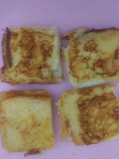 சீஸ் பிரெட் டோஸ்ட் (Cheese bread toast recipe in Tamil) செய்முறை முக்கிய புகைப்படம்