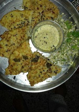 A picture of Moong sprout handvo.