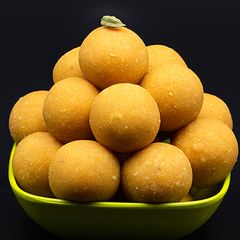 A picture of Besan Ladoo.