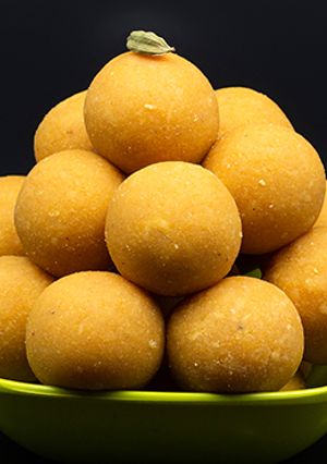 A picture of Besan Ladoo.
