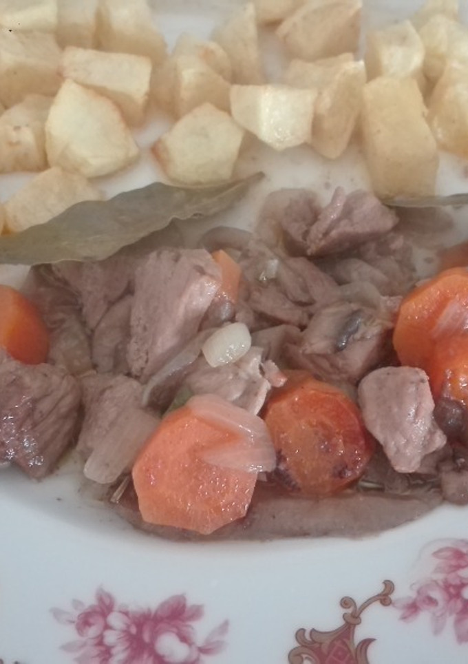 Una foto de Carne a la jardinera