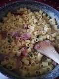 Tubetti con crema di fagioli e speck