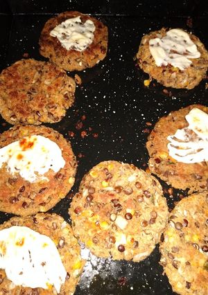 Una foto de Hamburguesas de lentejas con cebolla choclo y zanahoria