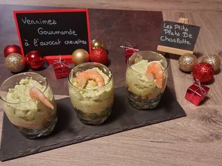 Verrines d'avocat et crevette de Noël