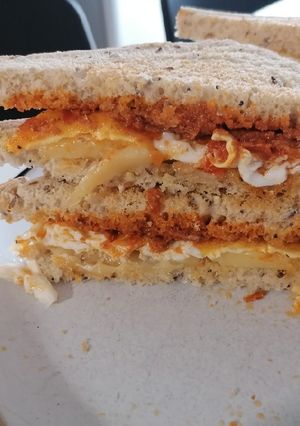 A picture of Cheesy red pesto egg toasties.