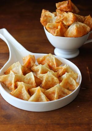 A picture of Cheese Samosa.