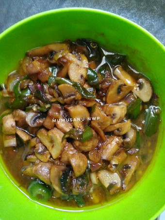 Bagaimana Membuat Tumis Jamur Kancing Irit Anti Gagal