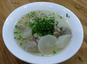 Hình của món Canh củ cải bò viên.