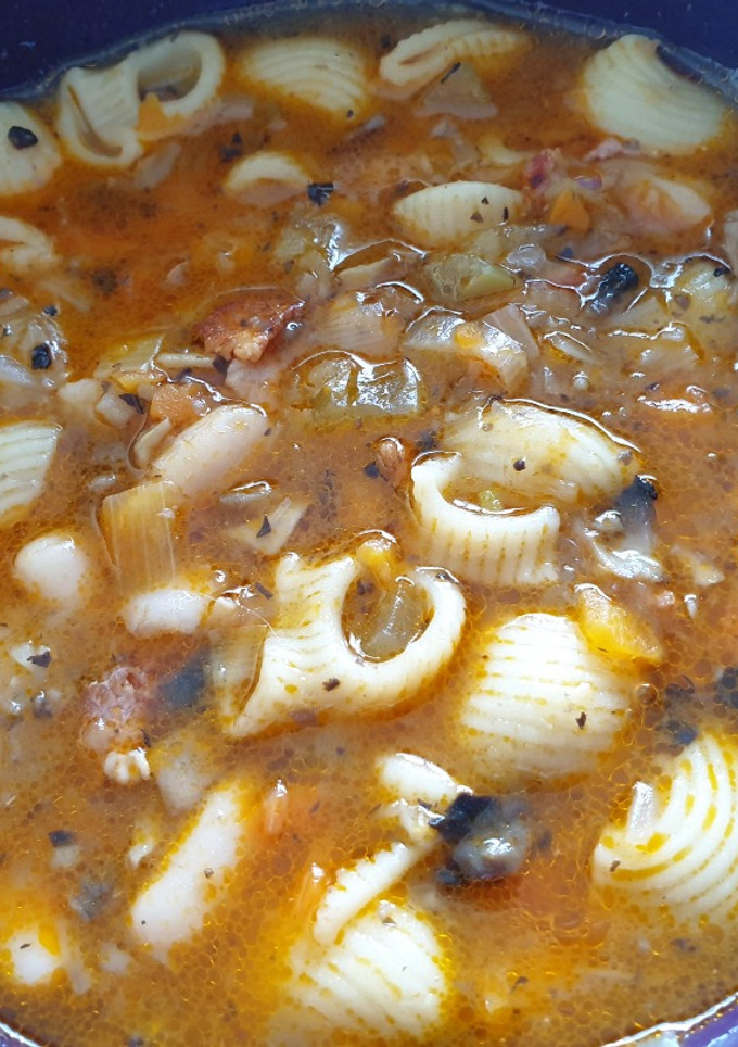 Una foto de Sopa minestrone