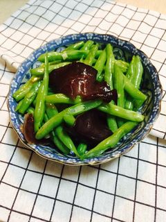 蒜香黑木耳四季豆 的食譜成品照片