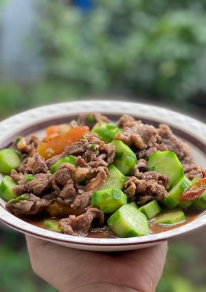 Hình của món Thịt Bò Xào Cà Chua Dưa Leo.