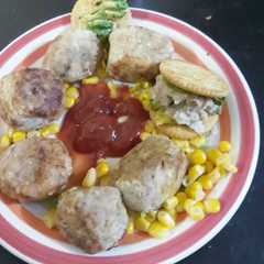 A picture of Tortitas de papa y atún.