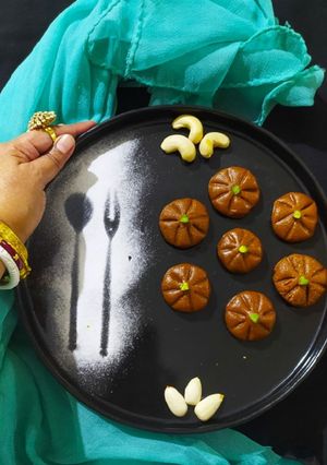 A picture of Nolen guder Sandesh/ Sandesh with date palm jaggery.