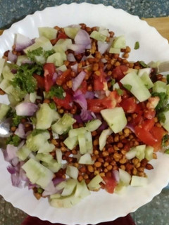 चना चाट(CHANA CHAAT RECIPE IN HINDI) रेसिपी मुख्य फोटो