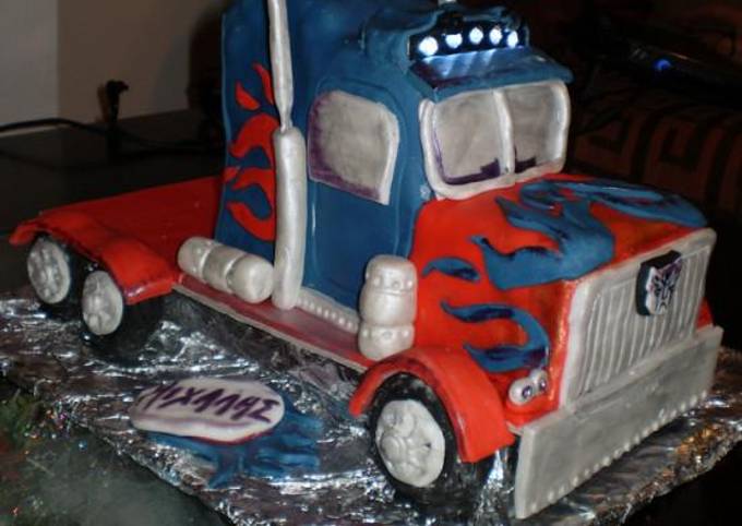 κύρια φωτογραφία συνταγής Τούρτα φορτηγό Optimus Prime
