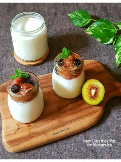 Foto resep Yogurt Home Made With Kiwi Blueberry Jam