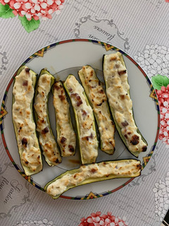 Foto di Zucchine ripiene di ricotta e speck