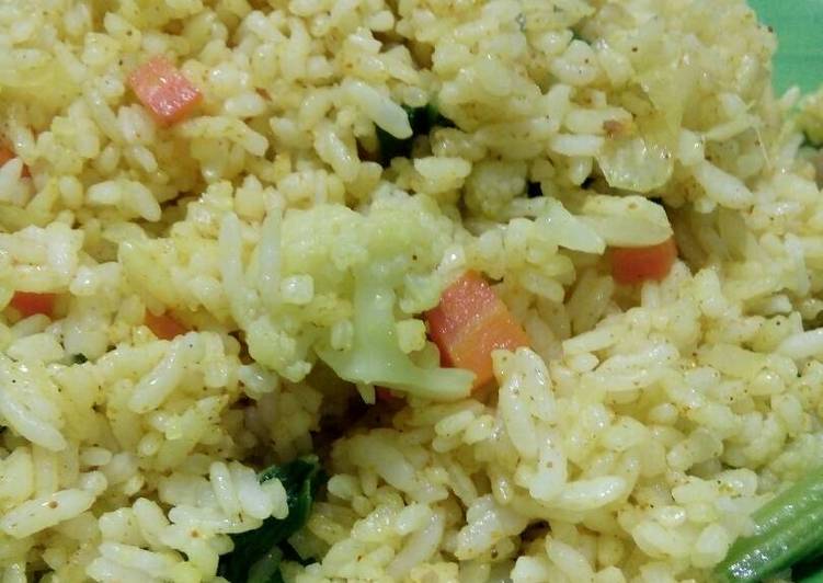 Bagaimana Menyiapkan Nasi goreng kari Anti Gagal