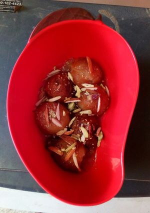 A picture of Bread gulab jamun.