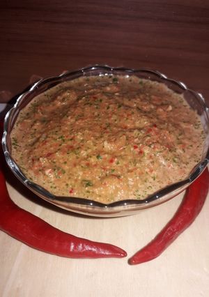 લાલ મરચાની ચટણી(Red chilli chatney recipe in Gujarati) રેસીપી મુખ્ય ફોટો