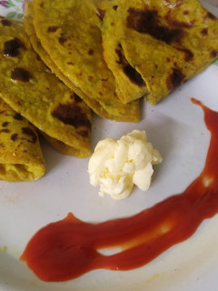 आलू पराठा (Aloo Paratha Recipe In Marathi) रेसिपी चे मुख्य फोटो