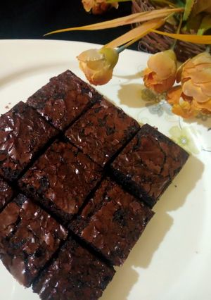 A picture of Flakey fudgy brownie(without oven).