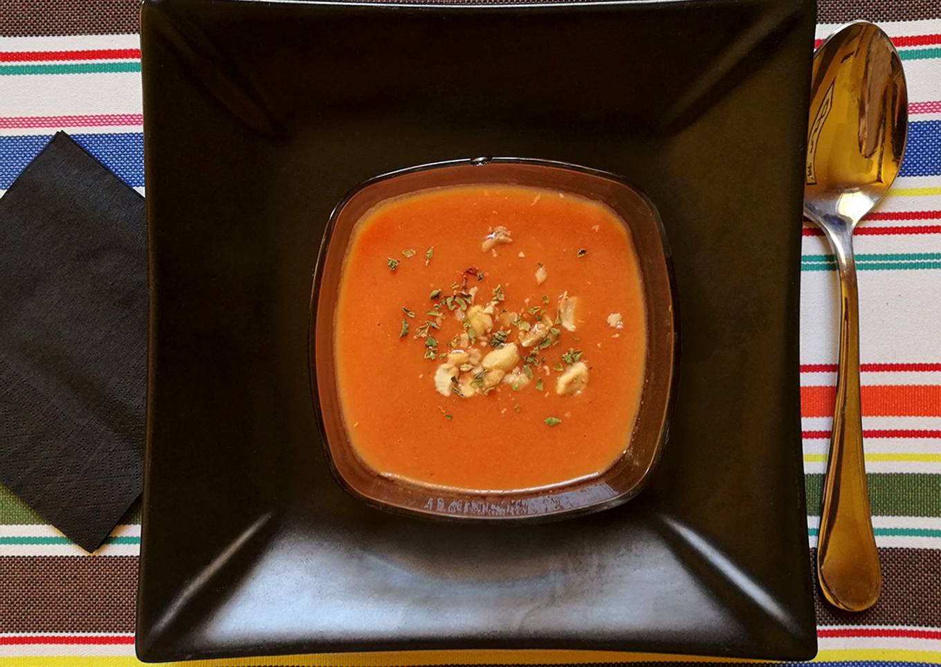 Sopa fría de tomate y melocotón