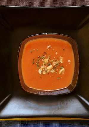 Una foto de Sopa fría de tomate y melocotón