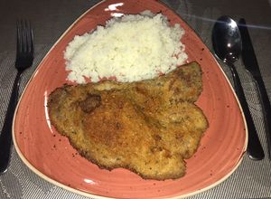 Foto principal de Bistec apanado clásico (milanesa) con coliflor granulada