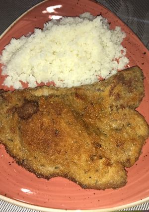 Foto principal de Bistec apanado clásico (milanesa) con coliflor granulada