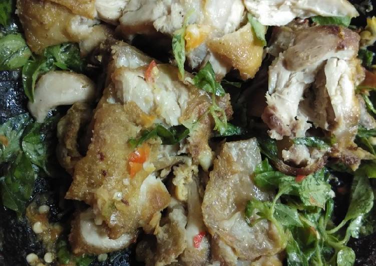 Cara Gampang Menyiapkan Ayam geprek sambal bawang, Bikin Ngiler
