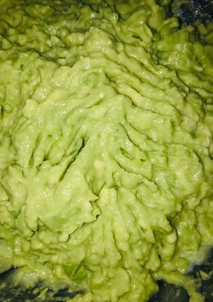 O poză a rețetei Salată de avocado cu ceapă verde.