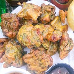 A picture of Palak aur Baingan ke Pakoray.