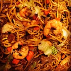 A picture of Pancit Canton.