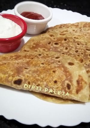 A picture of Stuffed Masala Besan Roti.