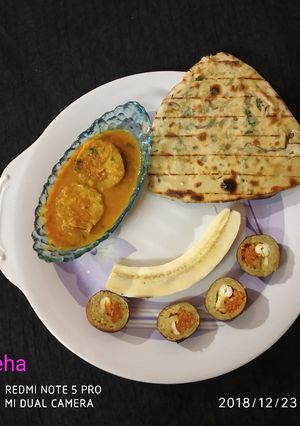 A picture of Banana kofta stuffing with carrot halwa.